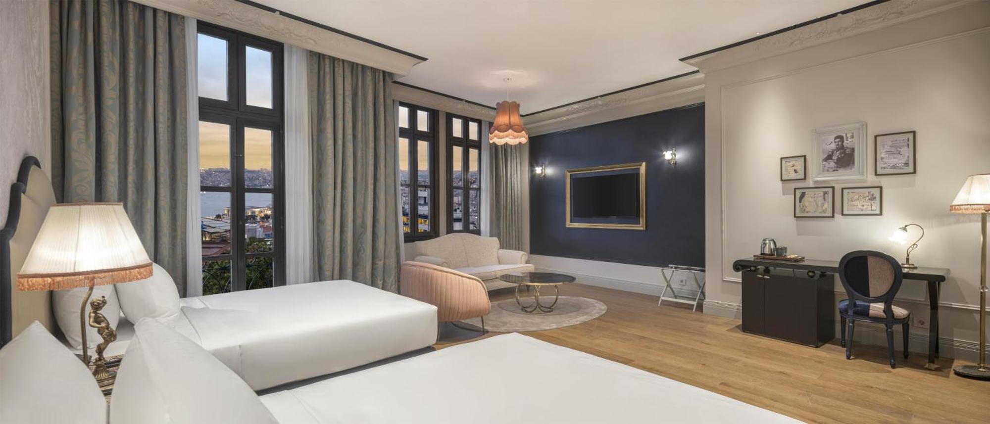 Junior Corner Suite Two Queen Beds View